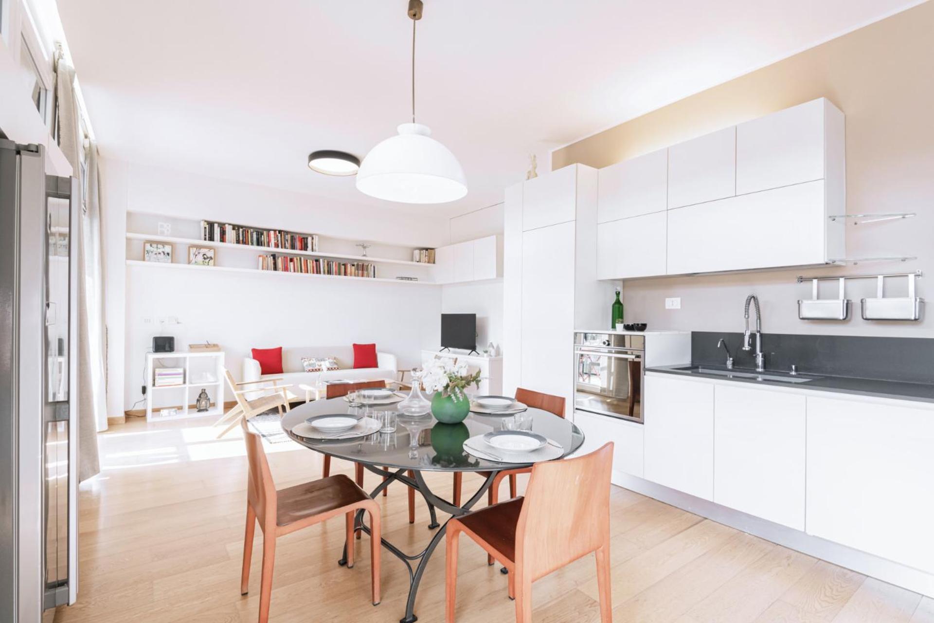 Easylife - Stile Ed Eleganza In Sant'agostino * Milano