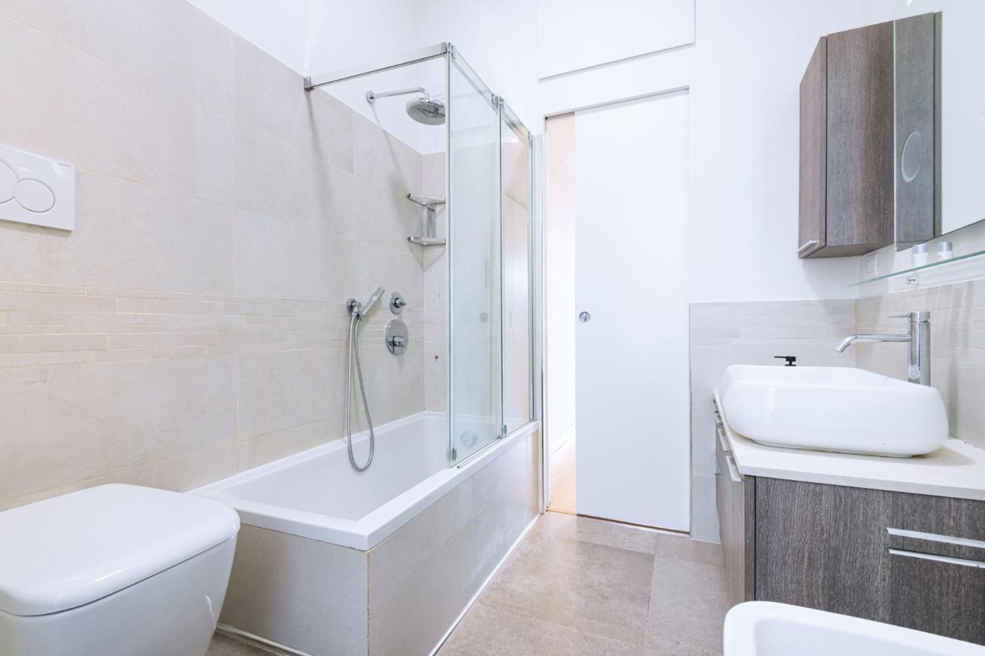 Easylife - Stile Ed Eleganza In Sant'agostino Milano