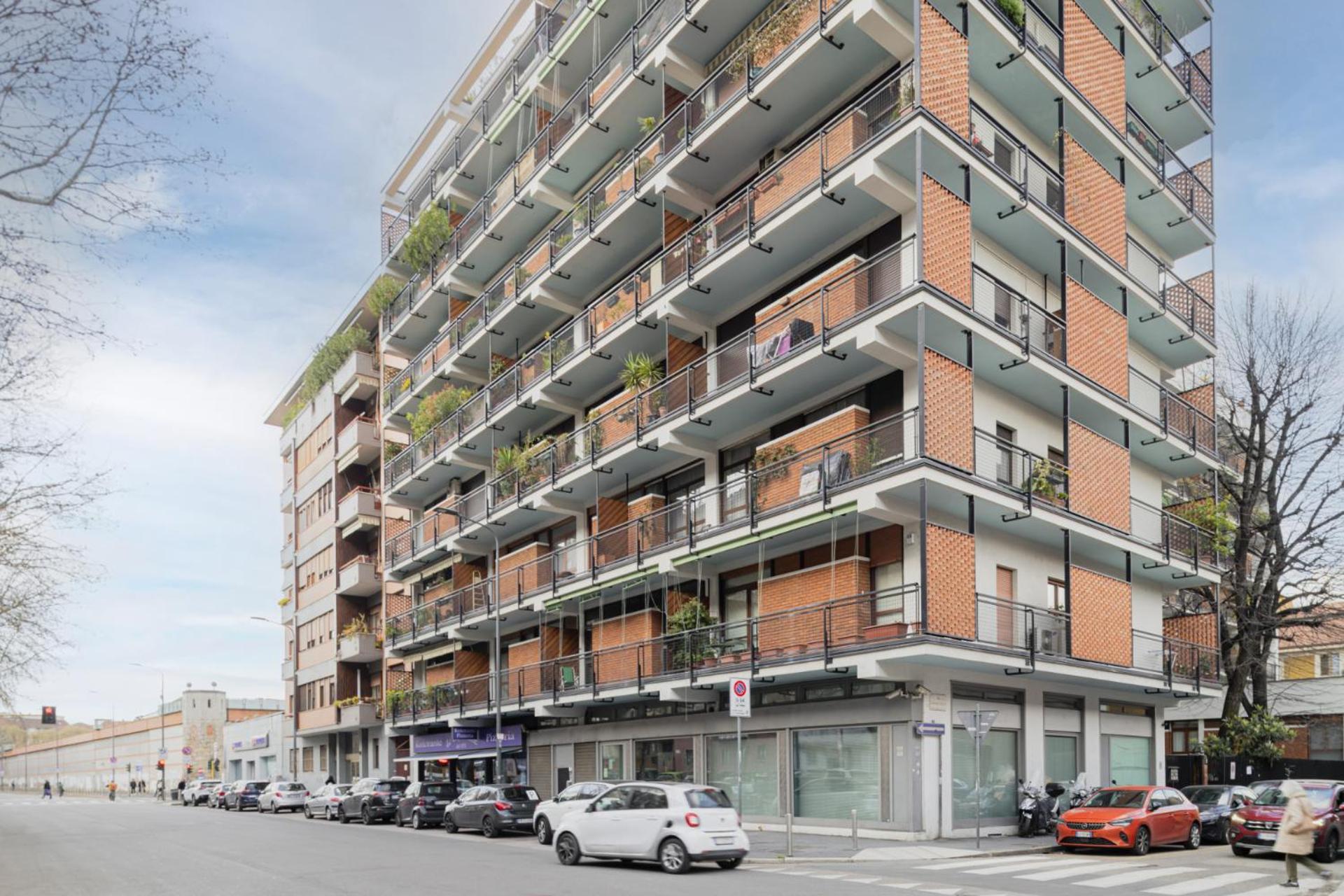 Easylife - Stile Ed Eleganza In Sant'agostino Milano