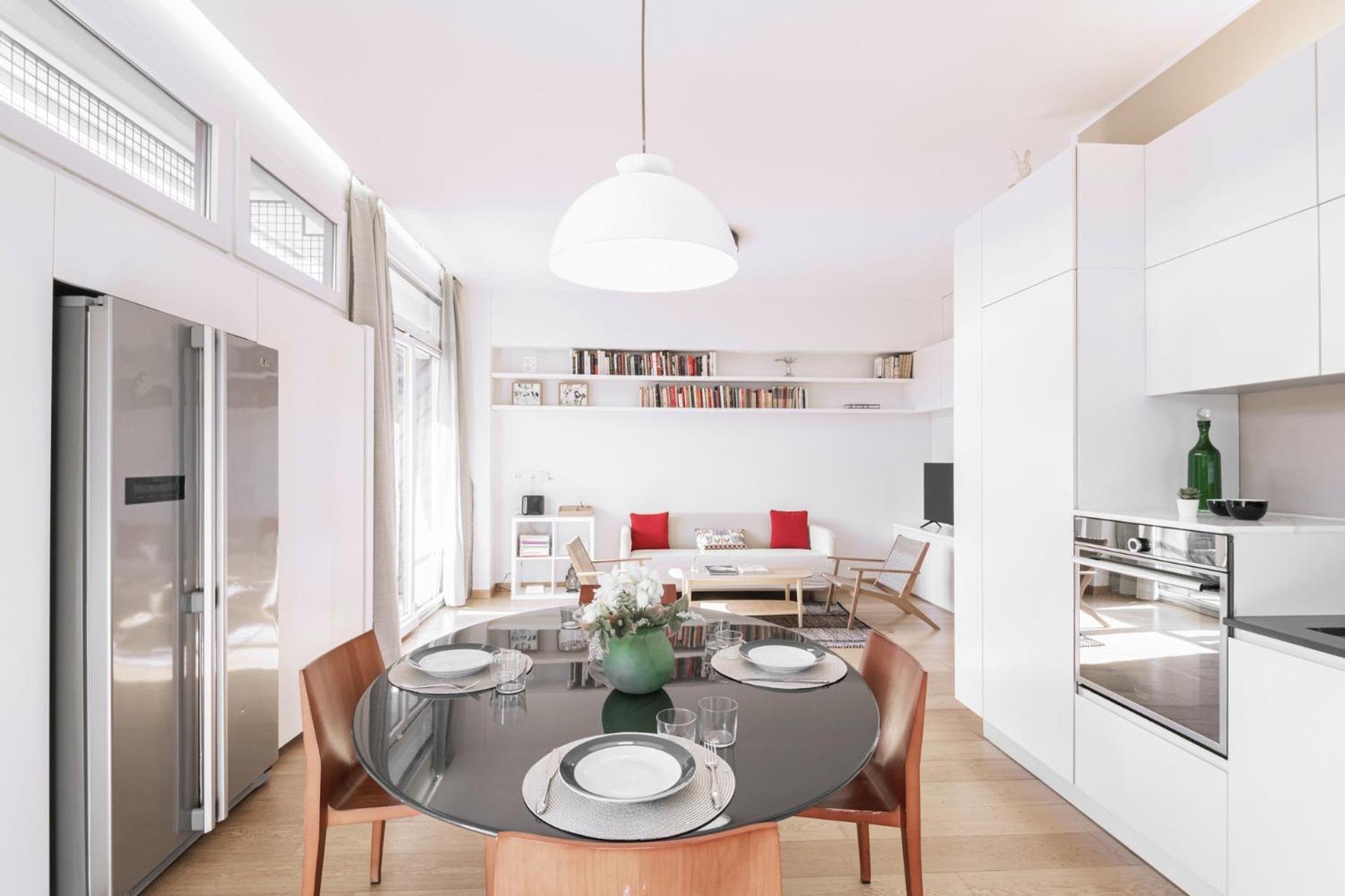 Easylife - Stile Ed Eleganza In Sant'agostino * Milano