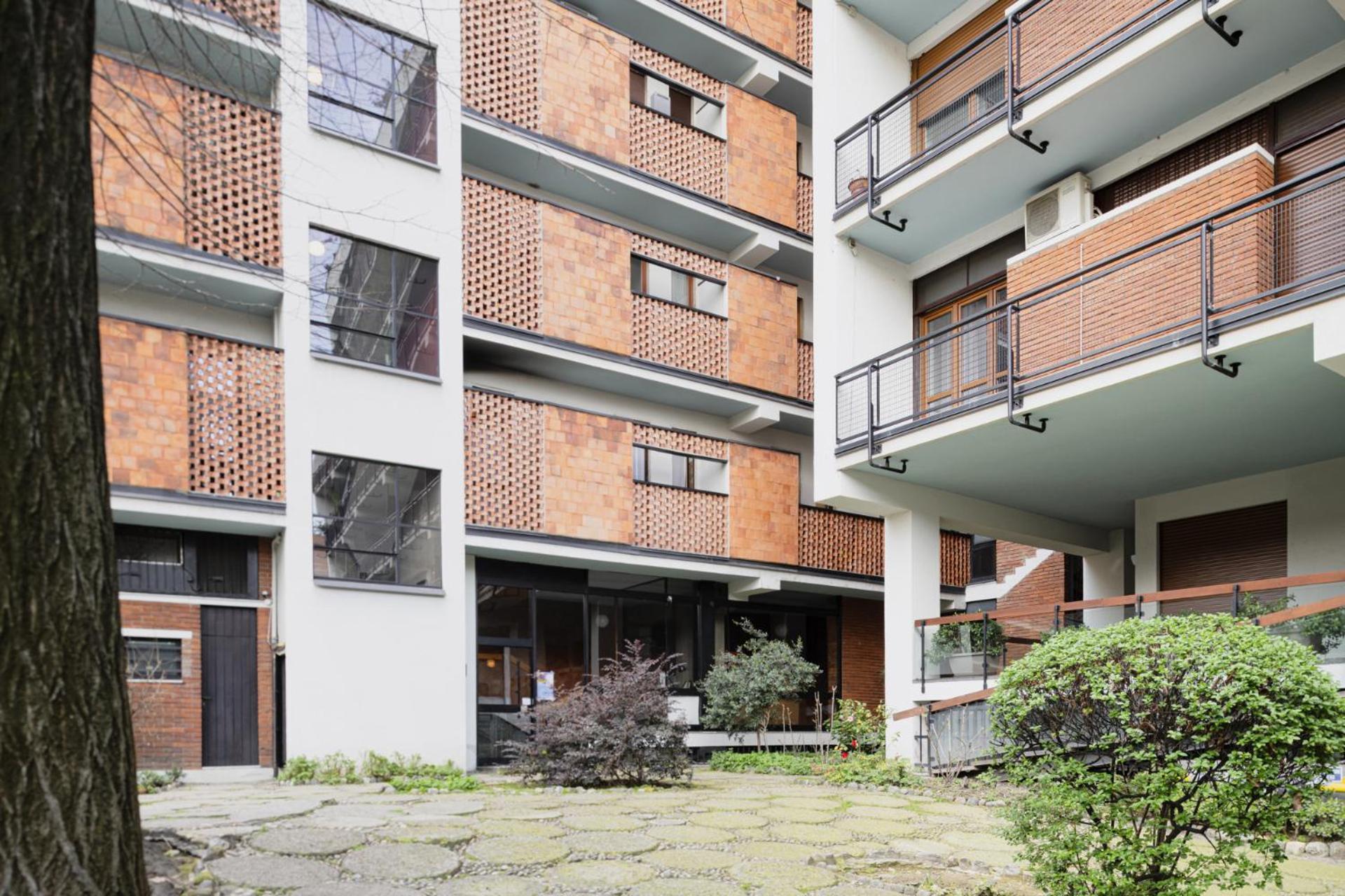 Easylife - Stile Ed Eleganza In Sant'agostino Milano